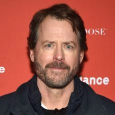 Greg Kinnear
