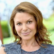 Kari Wuhrer