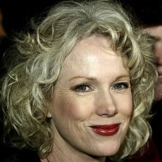 Julia Duffy
