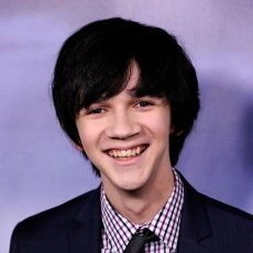 Zach Mills