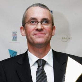 Simon Bennett