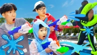 boram Learns Colors and Have Fun with new toys in outdoor playground