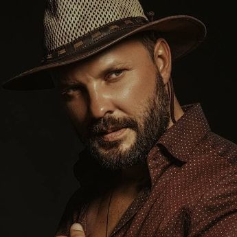 Артемий Сурин